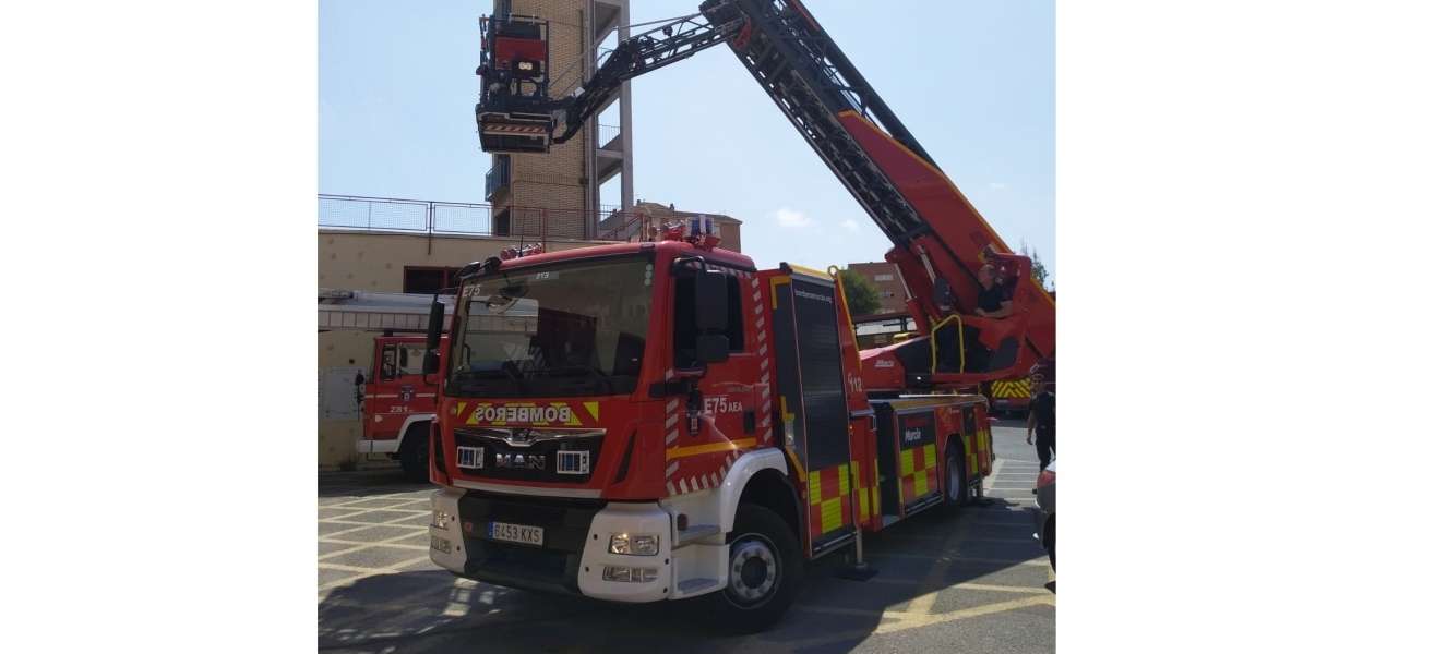 Los bomberos de Murcia incorporan una nueva escala sobre chasis MAN