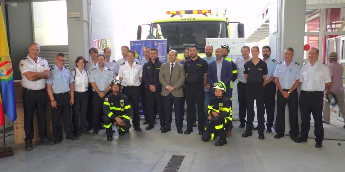El Consorcio Provincial de Cádiz presenta el nuevo vestuario de los bomberos 