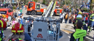 El parque de bomberos de Emergencia de Puertollano ya cuenta con un nuevo camión autoescala automático más funcional y operativo que facilita la movilidad en recorrido urbano y acceso a emergencias.