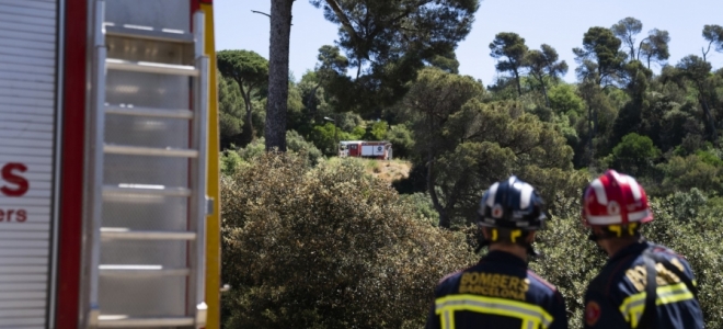 Los Bomberos de Barcelona realizan un simulacro de incendio forestal en Collserola