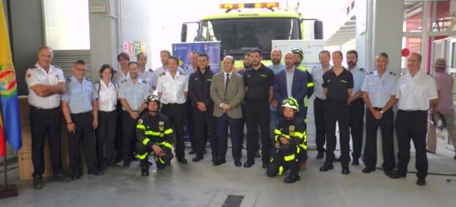 El Consorcio Provincial de Cádiz presenta el nuevo vestuario de los bomberos 