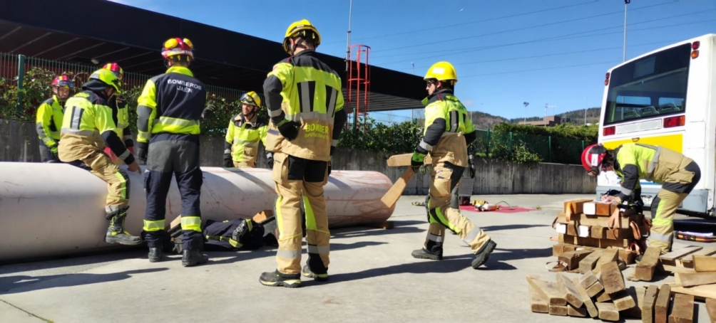 Bizkaia reúne a bomberos de toda la geografía nacional en unas jornadas de intercambio formativo