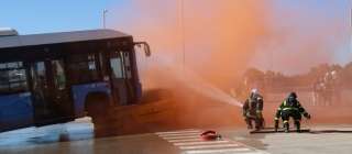 Los bomberos municipales y regionales de Madrid practican su protocolo de coordinación