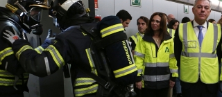 Los bomberos de Sevilla realizan un simulacro en las instalaciones de Metro