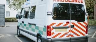 Logroño instala dos nuevas plazas para ambulancias junto al Hospital de La Rioja