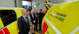 Los bomberos de Cádiz reciben el segundo lote de vehículos tipo pick-up