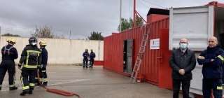 Los bomberos de Alicante estrenan un contenedor que simula la combustión súbita
