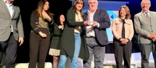 La bombera María García recibe uno de los premios ‘Reconocidas 2023’ de Málaga