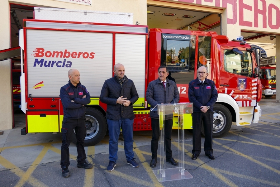 Nueva Bomba Urbana Ligera de Mercedes-Benz para los bomberos de Murcia 