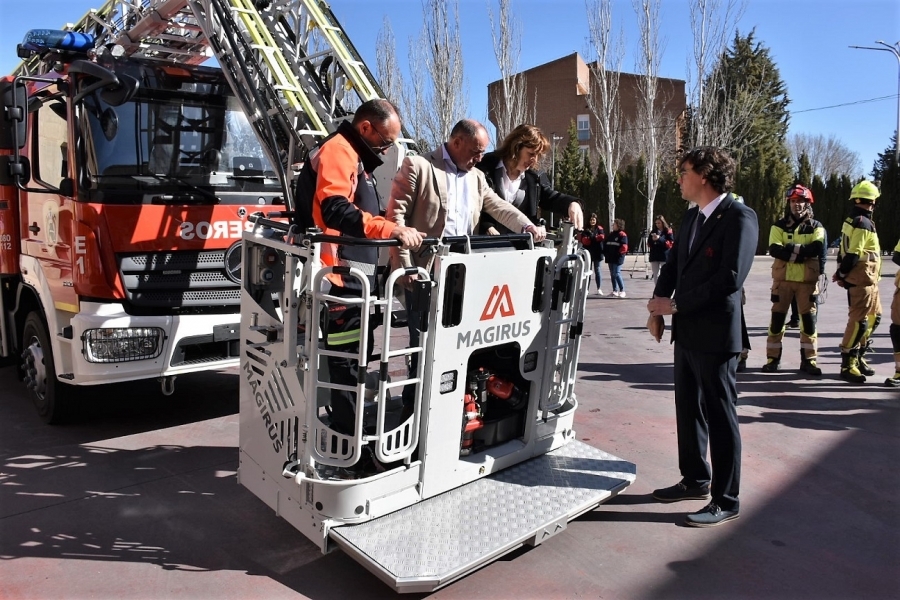 Nuevo camión autoescala de Magirus para los bomberos de Albacete 