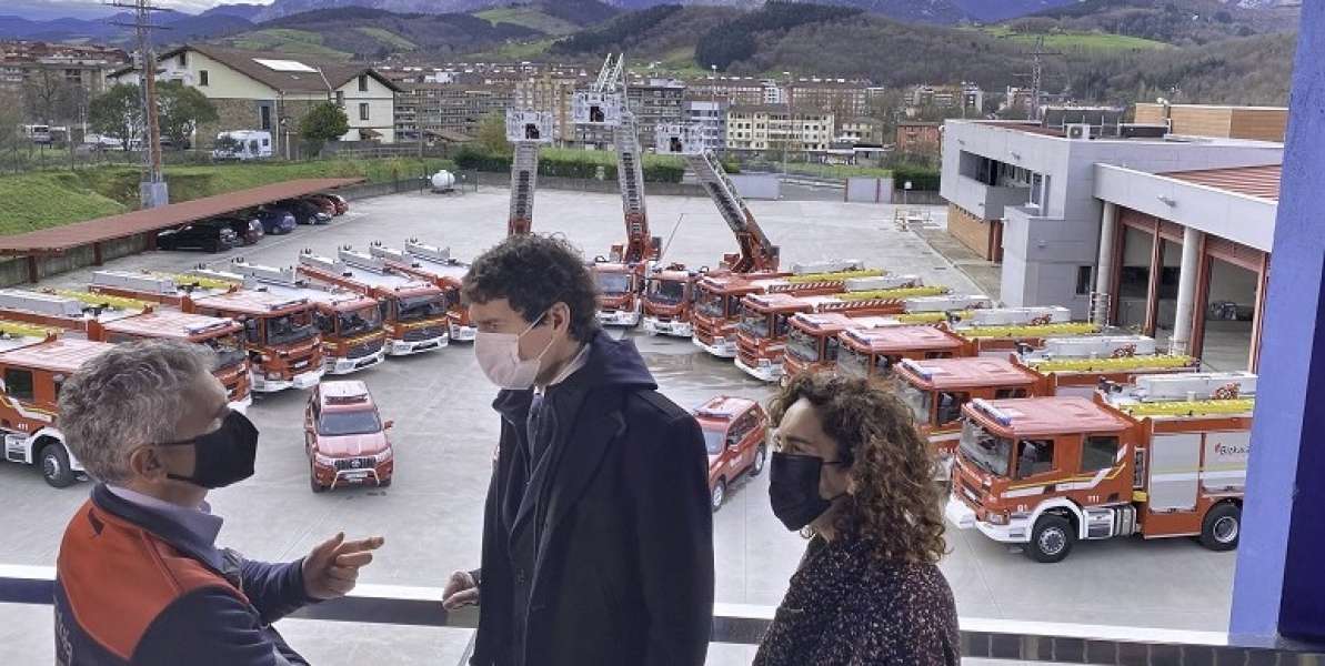 La Diputación de Bizkaia renueva la flota de bomberos con 15 vehículos