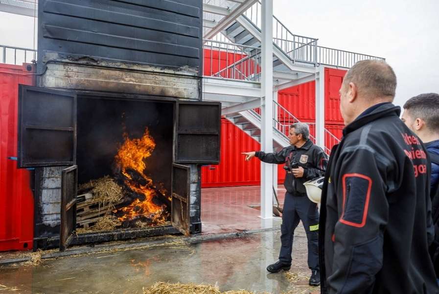 Los bomberos de Zaragoza ya pueden practicar con incendios reales