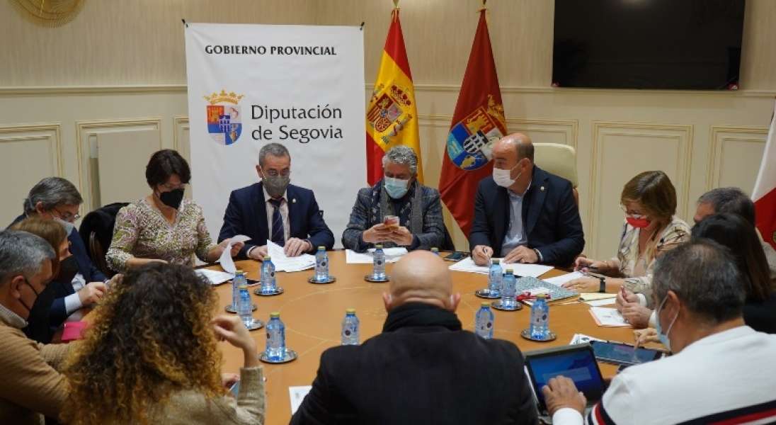 Cinco nuevos camiones para el futuro servicio de extinción provincial de Segovia