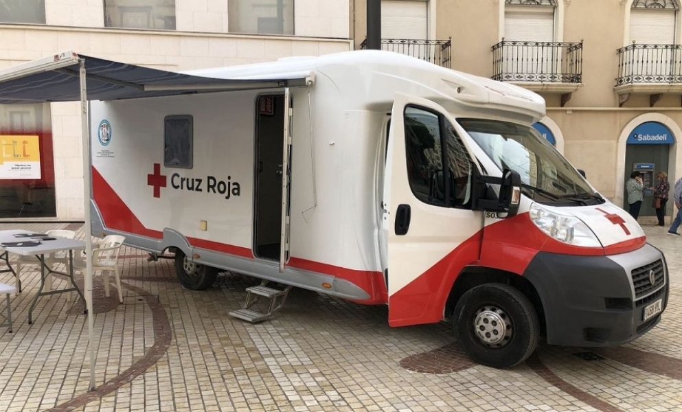  Cruz Roja presenta un centro de día móvil para personas sin hogar en Elche