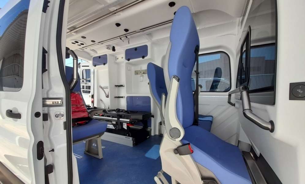 Indusauto entrega las primeras ambulancias A2 de la línea de producción IH-TFP