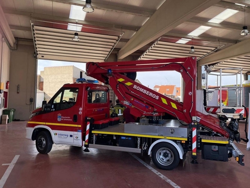 Los bomberos de Salamanca reciben un nuevo camión cesta