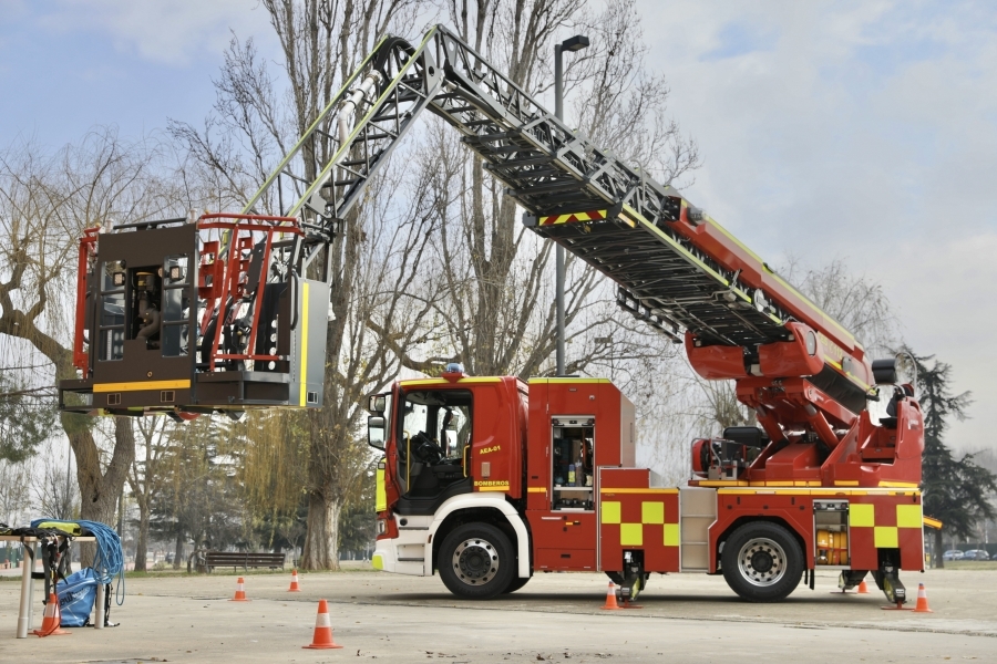 Los bomberos de La Rioja reciben una nueva autoescalera sobre chasis Scania