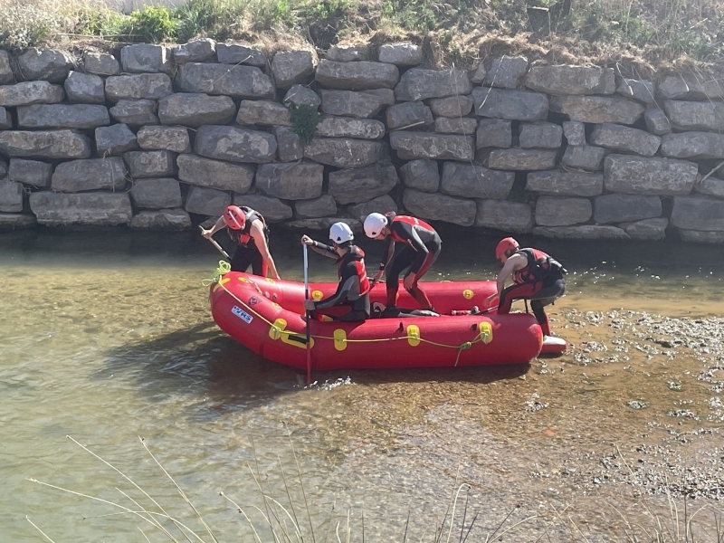 Los bomberos de Teruel incorporan una barca para rescate en riadas
