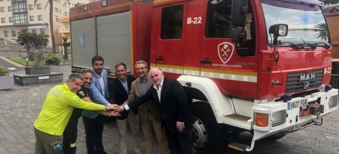La Diputación de Málaga cede un camión de MAN a los bomberos de La Palma