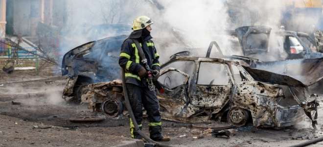 Sanitarios y bomberos al rescate de los servicios de emergencia ucranianos