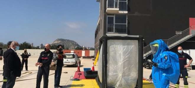 Alicante invierte 500.000 euros en nuevos trajes y equipos para los bomberos