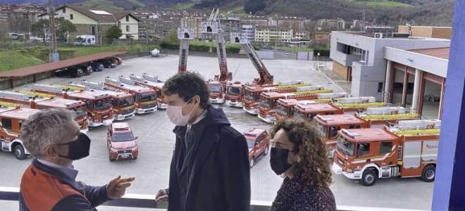 La Diputación de Bizkaia renueva la flota de bomberos con 15 vehículos