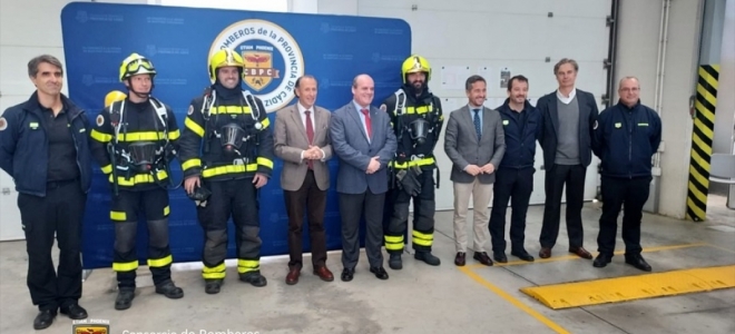 Los bomberos de Cádiz reciben nuevos equipos de respiración autónoma 