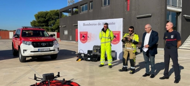  Los bomberos de Alicante reciben nuevos furgones, drones y EPIS 