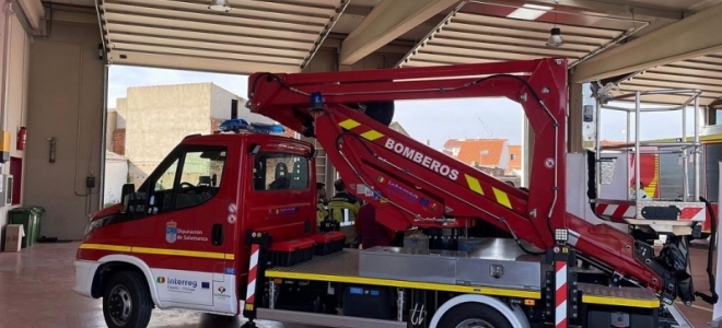 Los bomberos de Salamanca reciben un nuevo camión cesta