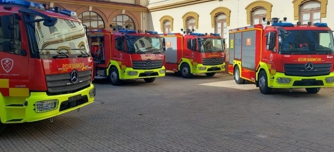 Los bomberos Málaga reciben cinco camiones de Mercedes-Benz