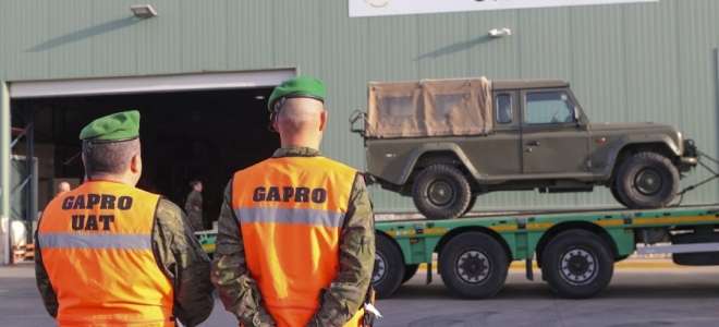 Defensa envía dos ambulancias y ocho vehículos todoterreno a Ucrania
