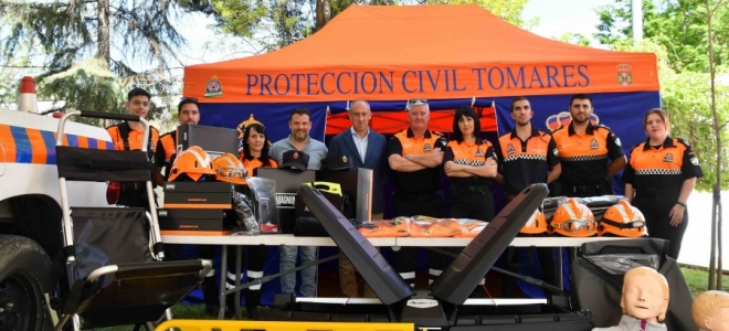 Protección Civil de Tomares recibe nuevo material para labores de emergencias